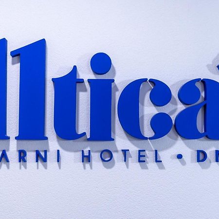 Garni Hotel 11Tica Dm Novi Sad Buitenkant foto