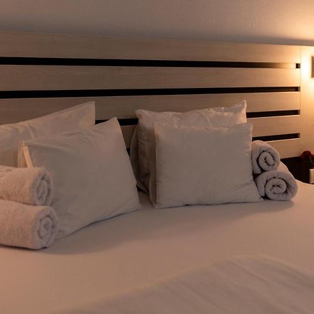 Garni Hotel 11Tica Dm Novi Sad Buitenkant foto