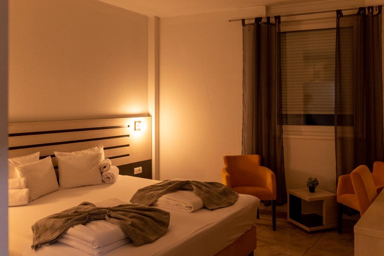 Garni Hotel 11Tica Dm Novi Sad Buitenkant foto