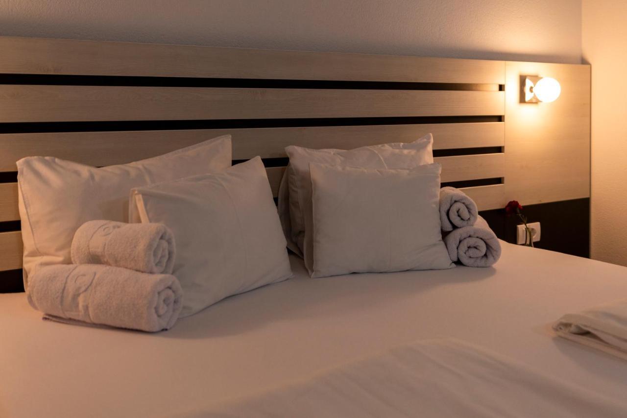Garni Hotel 11Tica Dm Novi Sad Buitenkant foto