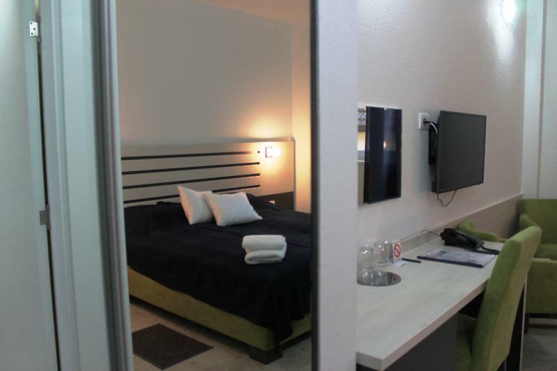 Garni Hotel 11Tica Dm Novi Sad Buitenkant foto
