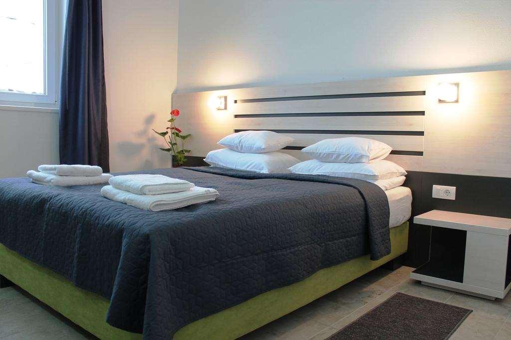 Garni Hotel 11Tica Dm Novi Sad Kamer foto