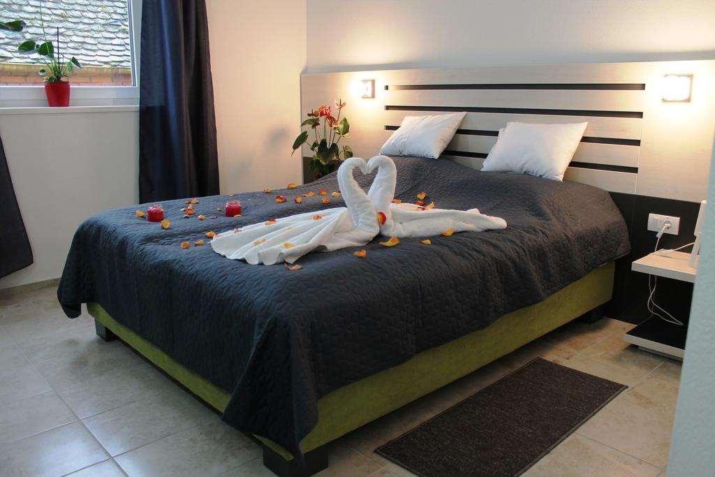Garni Hotel 11Tica Dm Novi Sad Kamer foto